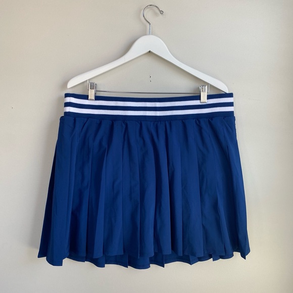 Torrid TRU Woven Stretch Active Skirt with shorts - Picture 2 of 8